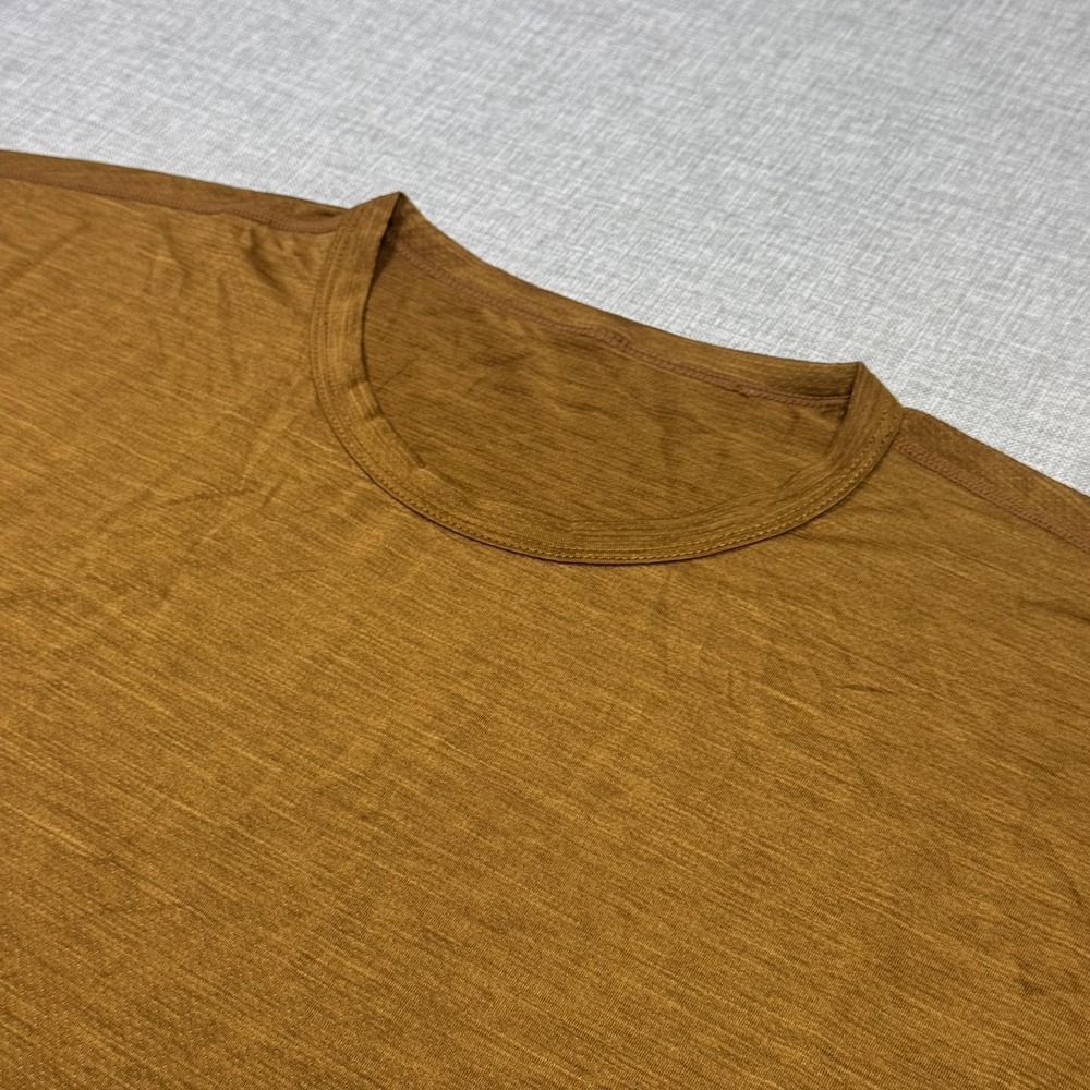 Vuori Zephyr Tee T-Shirt Men 2XL Brown Crew Neck Jersey Short Sleeve Performance